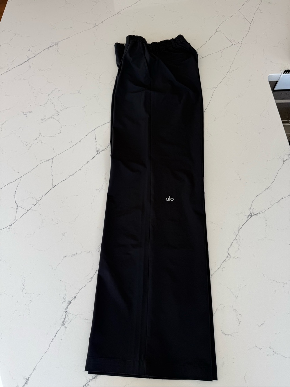 ALO Yoga High-Waist Pursuit Trouser in Black - Picture 2 of 10